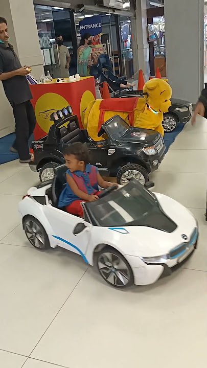 Lovely driving ahaaa 🥰#viralvideo #ytshorts #pakistanbeauty #trending #cute #car #skills #reels