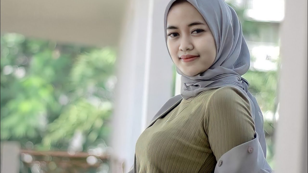 Bu guru cantik. Bu guru cantik.