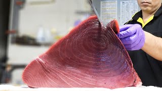 "From Sea to Fork: Uncovering the Secrets of a Master Bluefin Tuna Cutler"從海洋到餐桌：揭秘黑鮪魚切割大師的秘密