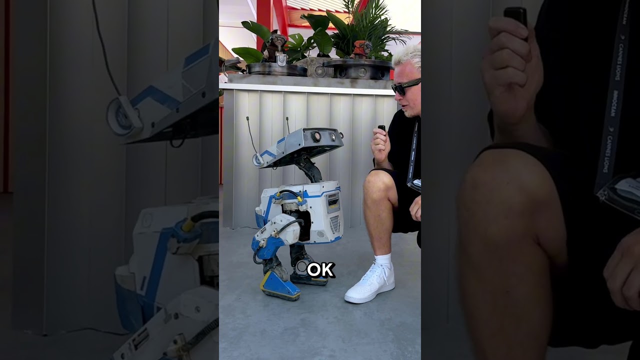 We both like making sounds! 🤖😎 #robot #starwars #adobe #canneslions #beatbox