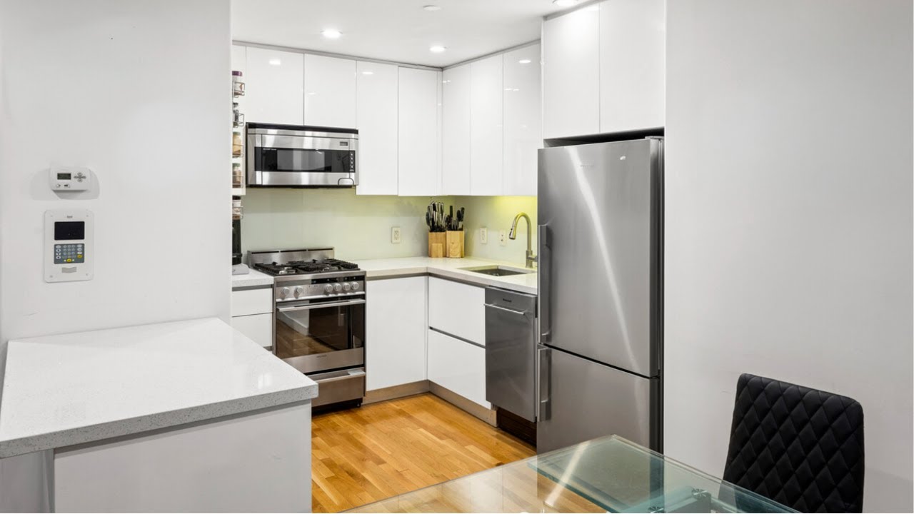 Внутри однокомнатной квартиры Gramercy, занимающей весь этаж, с отдельным хранилищем, доступом в ...