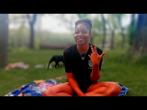 Interviewing College Athlete about Her Soles 7 | Public Feet Interview | Scouting Soleful Stories