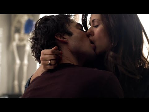 The Vampire Diaries 5x17 Damon and Elena make out in Chemistry Class
