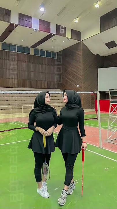 Jilbab baju hitam ketat nggk ada lawan