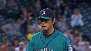 Iwakuma fans 10 in dominant outing