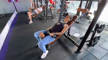 Elevação Frontal com Halteres no Banco 45°