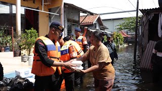 Bagikan Makanan Kepada Warga Terdampak Banjir di Kecamatan Genuk Kota Semarang by Brimob Jateng 92 views 1 year ago 1 minute, 5 seconds