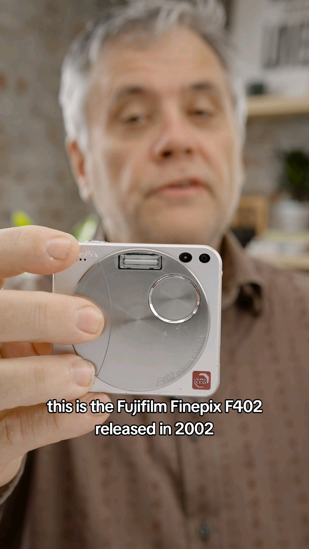 Fujifilm FinePix F402 - Square ultra-compact digi cam with docking