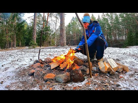 Бушкрафт весной на берегу дикой реки. Ночь в лесу. Рыбалка. Отдых #311