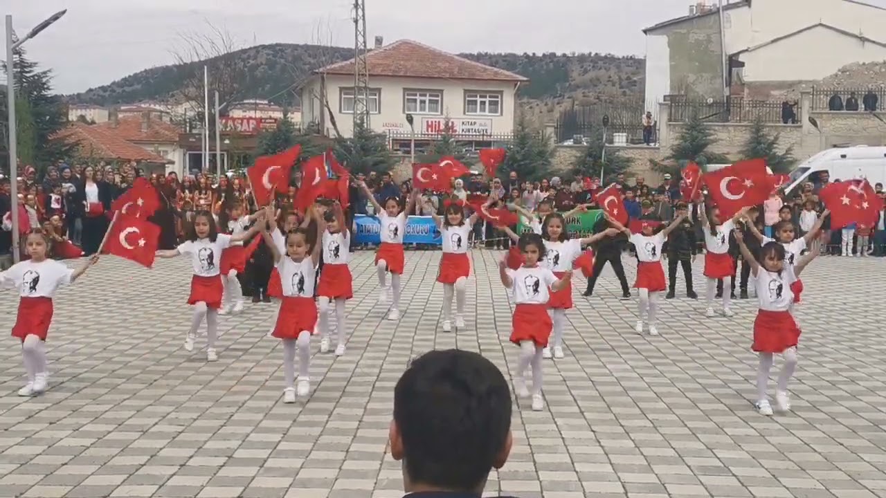 Akbay İlkokulu 1/B Sınıfı Vatan Marşı