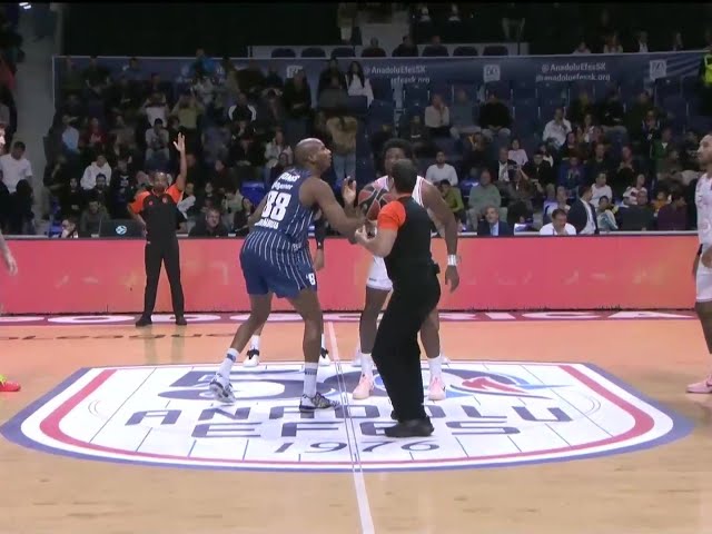 EUROLEAGUE (2. kolo): Anadolu Efes - Hapoel TA 81:87 / 03.10.2025.