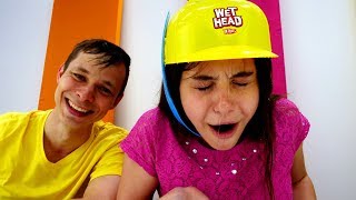 Игры для детей - Челлендж Мокрая голова - Видео для девочек Игры для детей - Челлендж Мокрая голова - Видео для девочек
