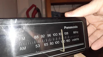 O que determina o fato de as rádios FM terem menor alcance do sinal e melhor qualidade musical?