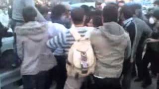 Tehran-Tazahorat-14 Feb 2011 -  زدن یک بسیجی در 25 بهمن تهران