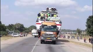 BOT YA UOKOZI YAFIKA MANYONI MKOANI SINGIDA, WANANCHI WAJITOKEZA KUSHUHUDIA.