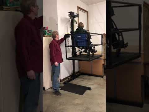 Video: Paano gumagana ang mga wheelchair lift?