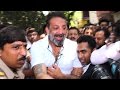 Sanjay Dutt's Sweetest Gesture For FANS Waiting For Him Outside Andheri Court