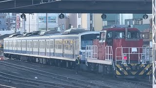 【1241F  西武多摩川線車両交換甲種（返却）に伴う八王子構内入換作業】JR貨物HD300形6号機が警笛を鳴らし西武新101系1241編成（伊豆箱根鉄道色）と連結！（2023.12.17.9:57）