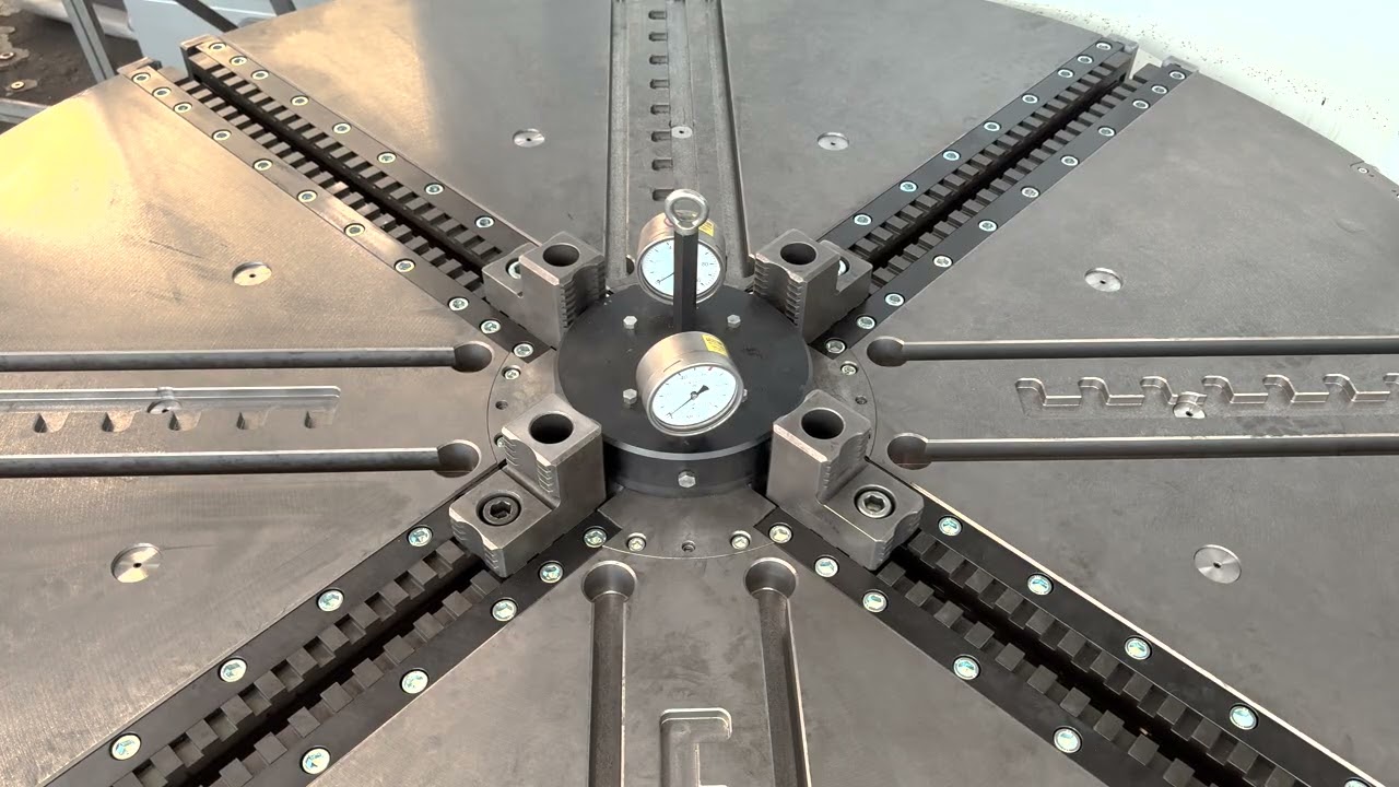 Adjustable 4-Jaw Hydraulic Clamping Chuck on Vertical Turning Lathe | Toshulin