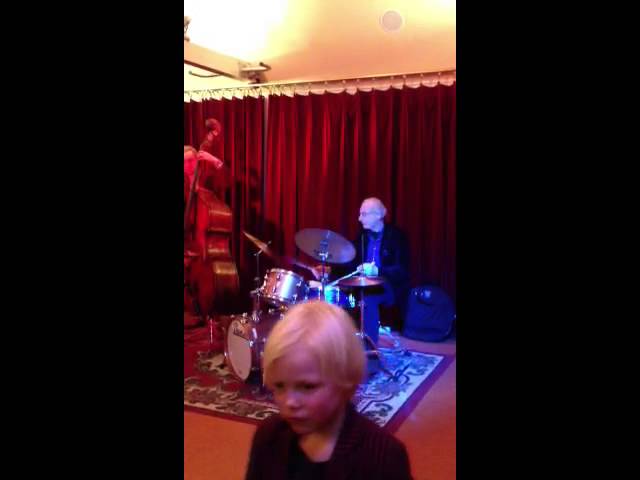 Assista a Eric Ineke going strong no YouTube