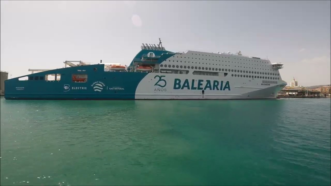 Rusadir saliendo del puerto de Málaga  Muelle 3.2.
