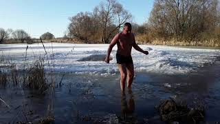 Моржевание. Закаливание .Hardening of the Walrus. Winterswimming.Согреваюсь перед прорубью.