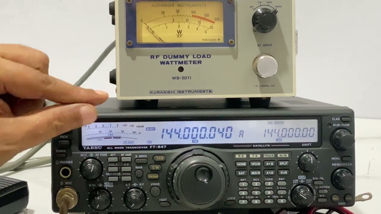 Yaesu FT-847 HF/50/144/430MHz 100/100/70/70W - YouTube