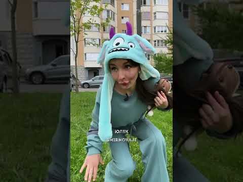 ЗАЧЕМ ОН РЫЛСЯ В ПОМОЙКЕ И СТОИТ ЛИ ЕЙ ПОМОГАТЬ С ПОИСКАМИ? НАПИШИТЕ СВОЙ ГОРОД НАОБОРОТ))#shorts
