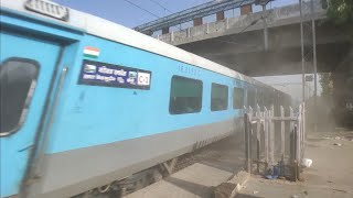 155 KMPH RUTHLESS SKIP BY GATIMAAN EXPRESS !!!! India's Fastest Train || गतिमान एक्सप्रेस screenshot 3