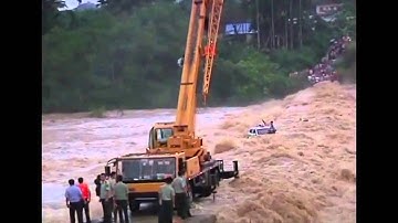 Chinese firefighters in dramatic rescue of taxi driver and passenger from flooded dam