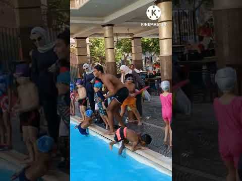 ايه ده أيده هو في كده