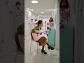 Levante, chitarra ed emozioni per i piccoli pazienti dell'ospedale Regina Margherita di Torino