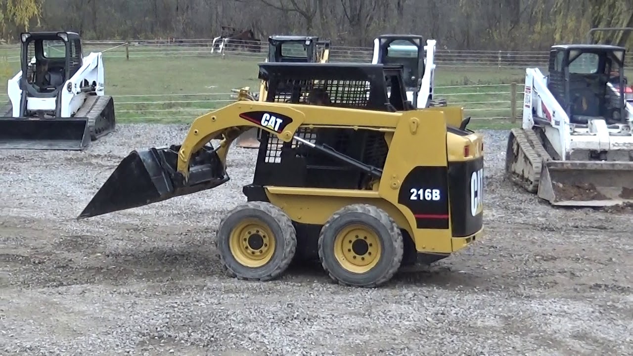 2005 Caterpillar 216B skid steer loader with bucket, pilot controls
