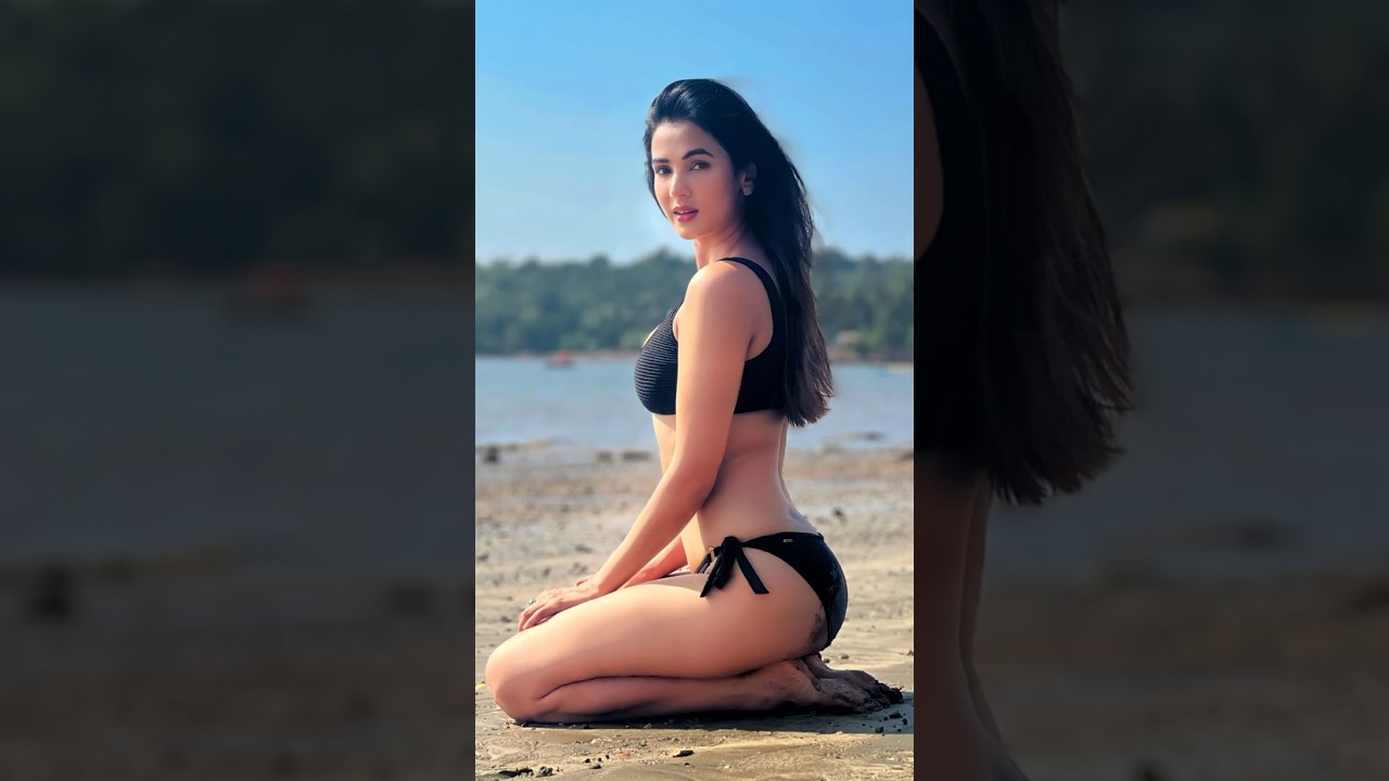Sonal Chauhan Bikini Review | Indian Actress Bikini Review | Beauties World | 