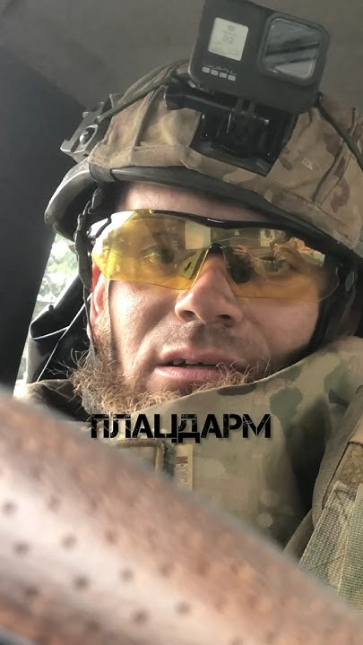 Жахливі картини війни і однотонні ескізи смерті завмирають на обличчях ...