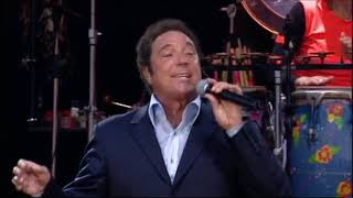 TOM JONES  -  &quot;NEVER TEAR US APART&quot;/&quot;YOU&#39;RE RIGHT I&#39;M LEFT SHE&#39;S GONE&quot;/&quot;DELILAH&quot;  -  LIVE AÑO 2004