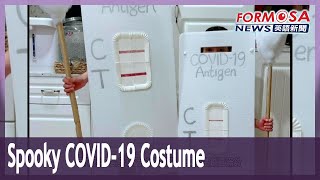 Halloween costumes: mom dresses kids as positive COVID tests