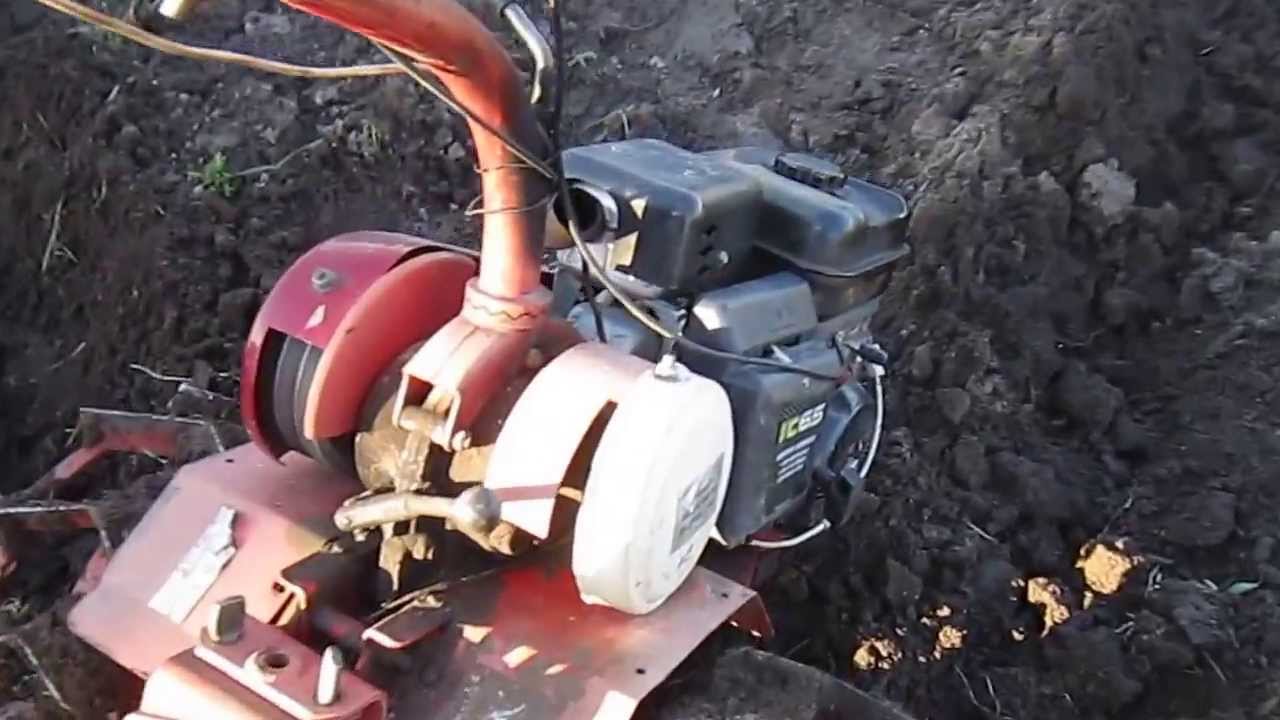 Пахать землю мотоблоком