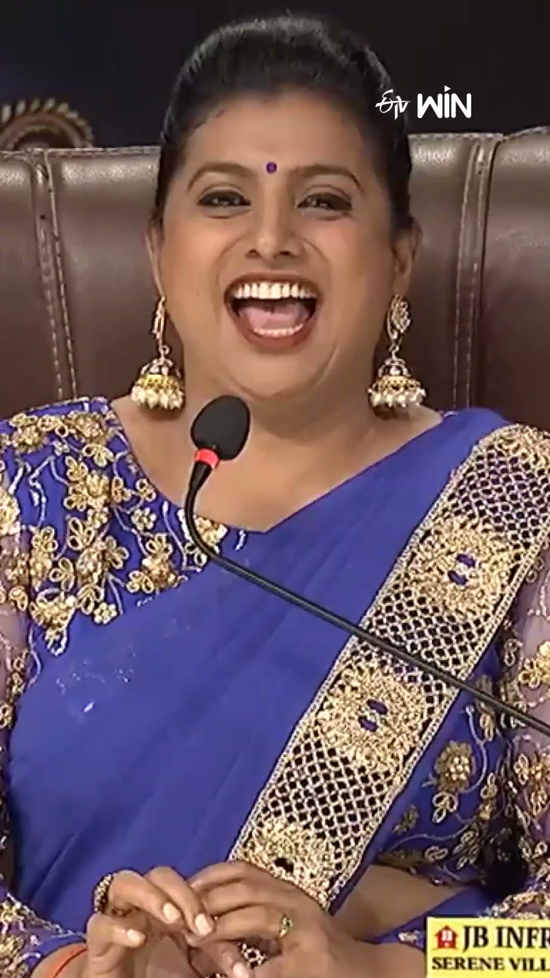 #shorts - శాంతి స్వరూప్ క్రేజ్ కి రోడ్ అంత ట్రాఫిక్ జామ్ అయ్యింది..! #jabardasth #hyperaadi