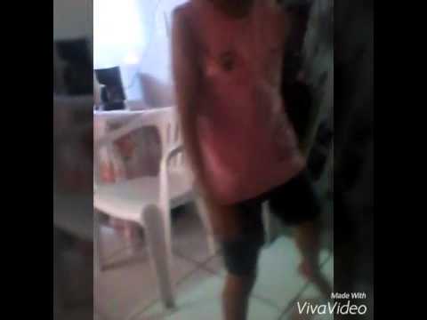 Menino de 7 anos Dançando funk!(mc pedrinho)