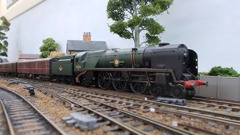 Ewhurst Green model railway - Okehampton Car Carrier and other West of England (SWD) sets