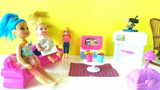 Polly Pocket Misafirlikte Her Yeri Karıştırıyor Anne Barbie