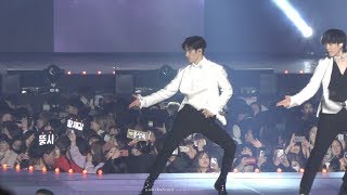 [4K fancam]181128 AAA White Prince Mark🥰  Lullaby + LOOK  GOT7 마크(MARK)focus