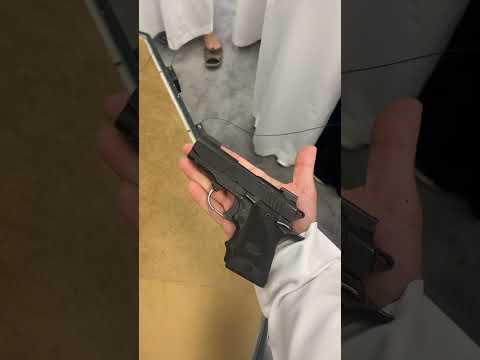تغطية معرض نادي الصقور مسدس كمبر مايكرو جميل بحجم مسدس الربع وعيارة 9  كمبر