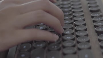 The AZIO Retro Compact Keyboard ELWOOD