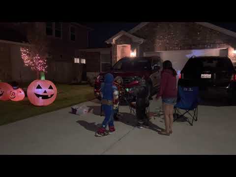 Video: Việc cần làm cho Halloween ở Texas