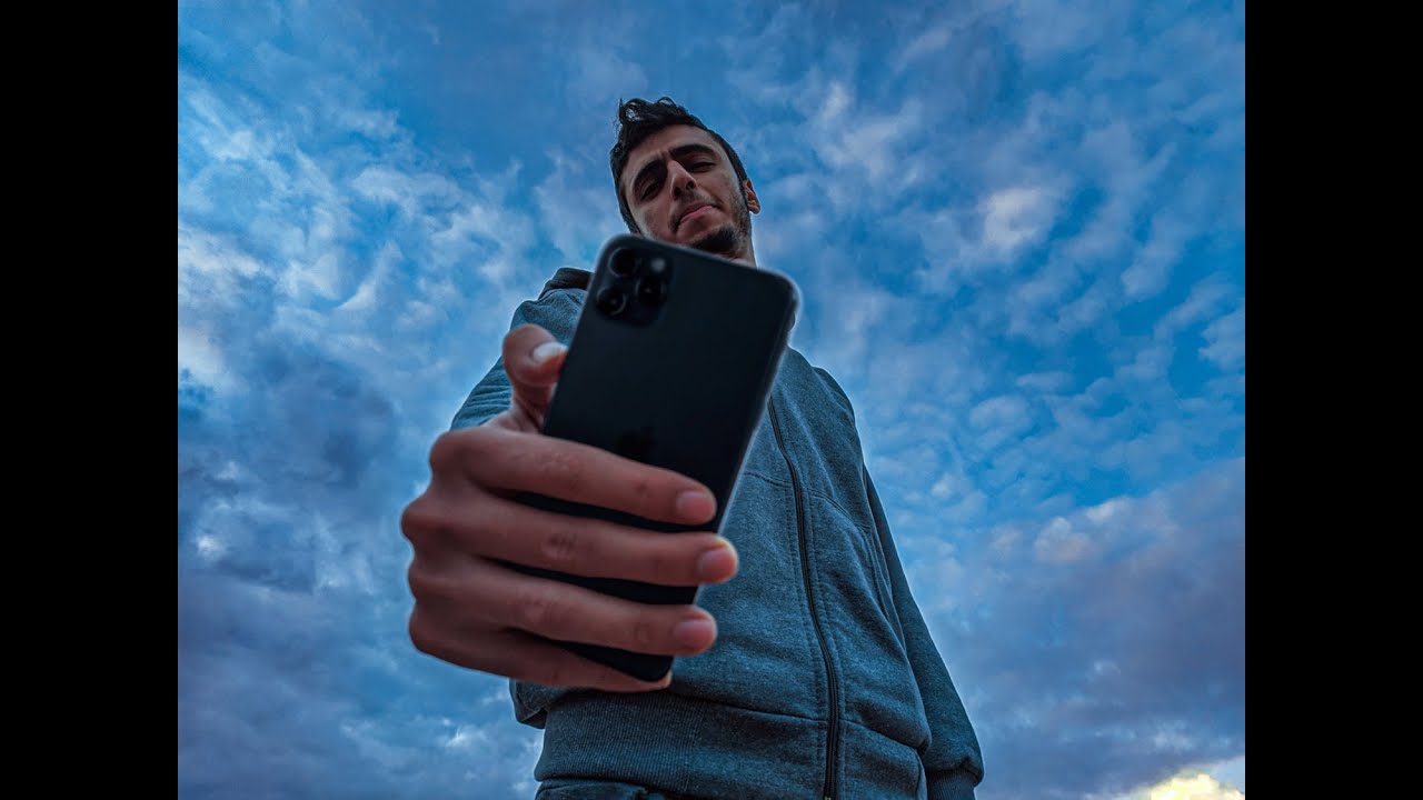 Holding IPHONE PRO MAX - Photoshop manipulation