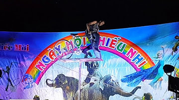 Bé đi xem xiếc ảo thuật xiếc xe đạp tập 6 màn ảo thuật giữ thăng bằng trên xe đạp