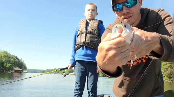 CRAPPIE on Lake Hickory with Carson 🎣