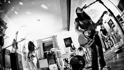 Frogpond - "Love Song" (Official Music Video) - DayDayNews